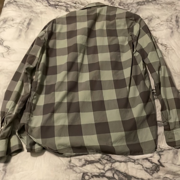 Gap XS plaid button up - Picture 4 of 4